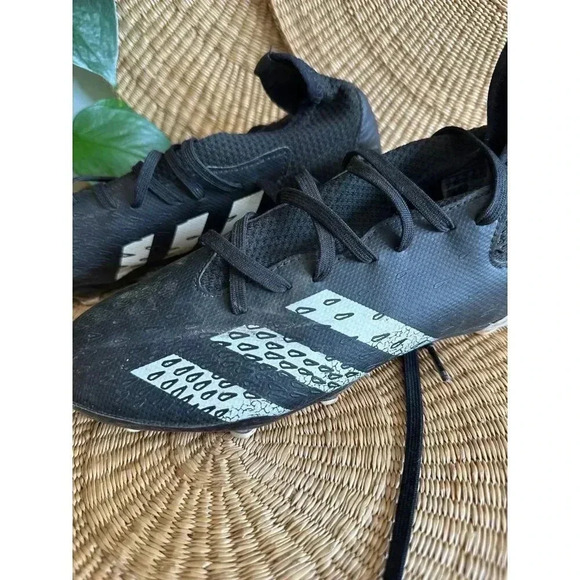 Adidas Predator size 6 cleat sneakers - Picture 2 of 9